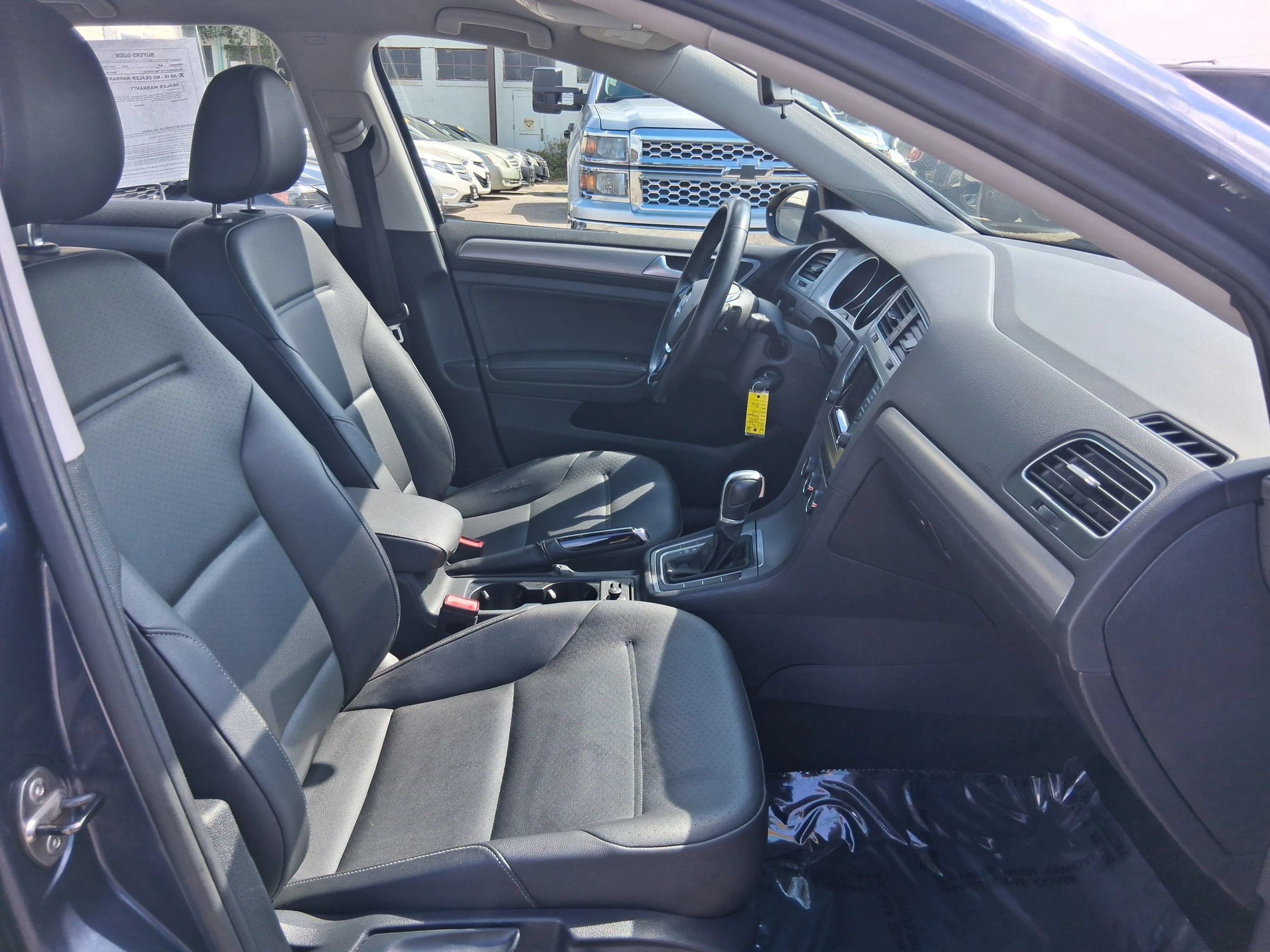 Used 2015 Volkswagen Golf S FWD image 23