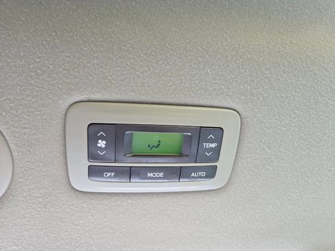 Used 2013 Toyota Sienna Limited image 27