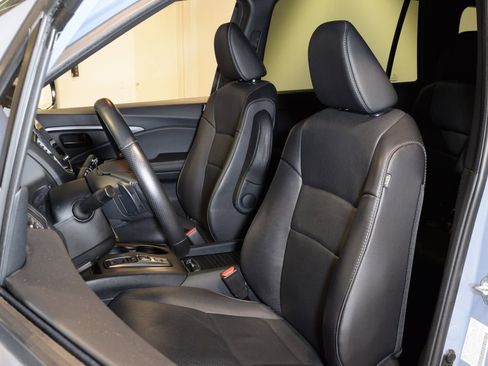 Used 2023 Honda Passport EX-L image 3