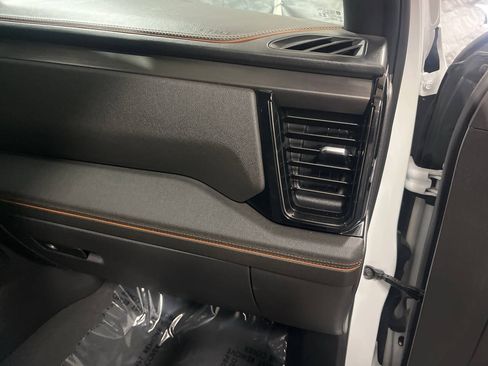 Used 2024 GMC Sierra 1500 AT4 w/ Technology Package AWD/4WD image 13