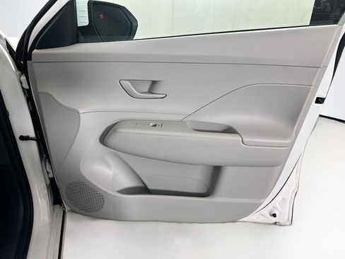Used 2024 Hyundai Kona SEL FWD image 31