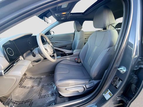 Used 2025 Hyundai Elantra SEL FWD image 13