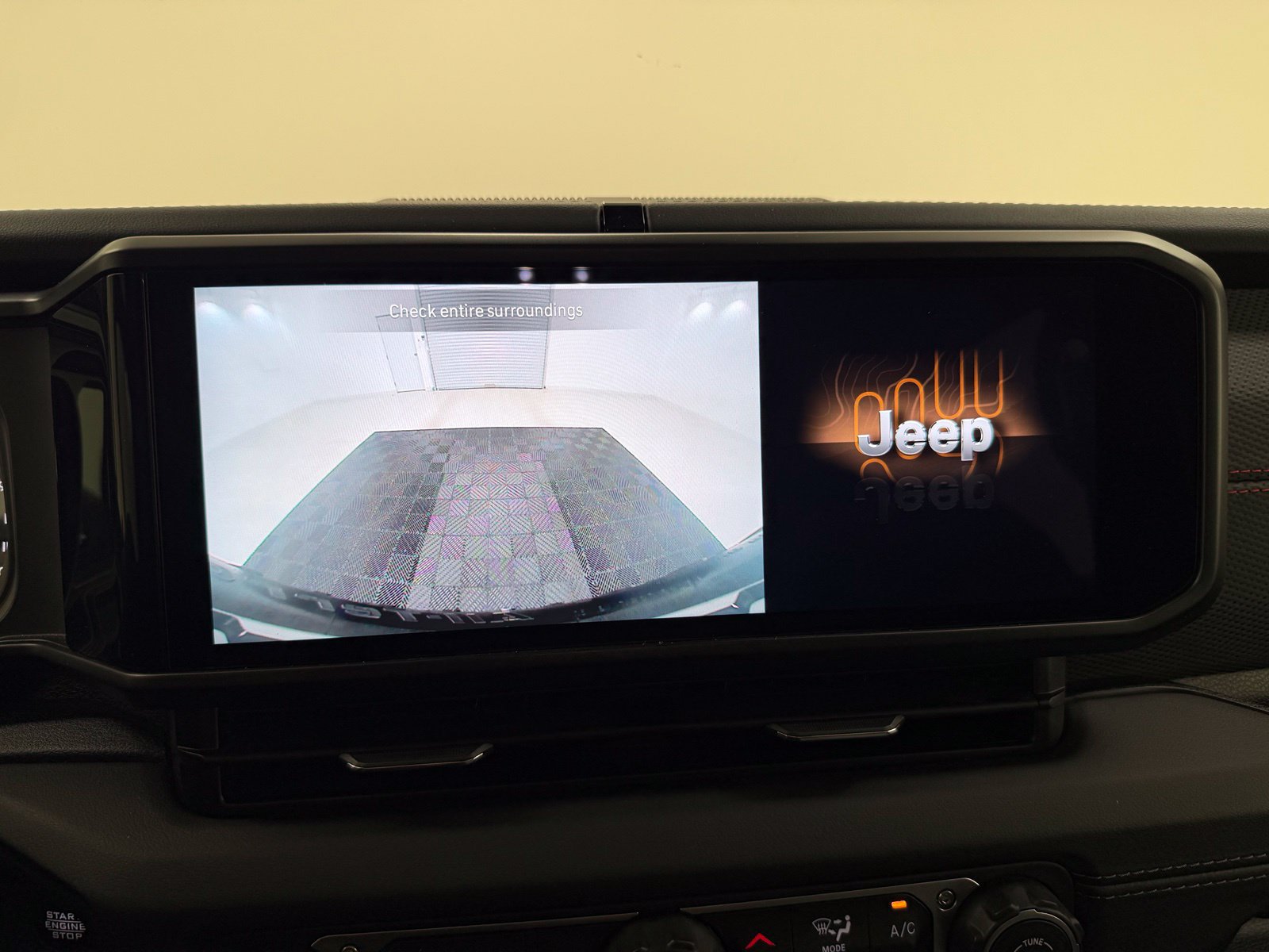 Used 2026 Jeep Wrangler Unlimited Rubicon AWD/4WD image 17