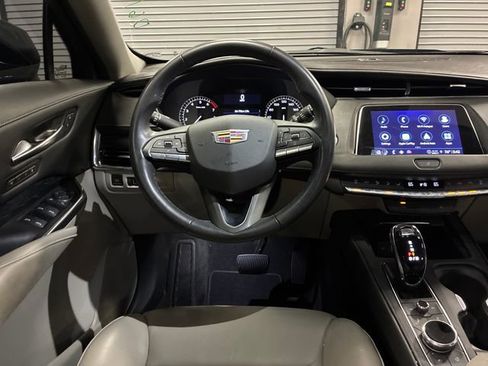 Used 2023 Cadillac XT4 Premium Luxury FWD image 13