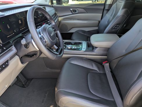 Certified 2025 Kia Carnival EX image 26