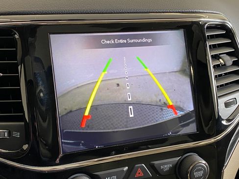 Used 2021 Jeep Grand Cherokee Limited w/ Premium Lighting Group image 28