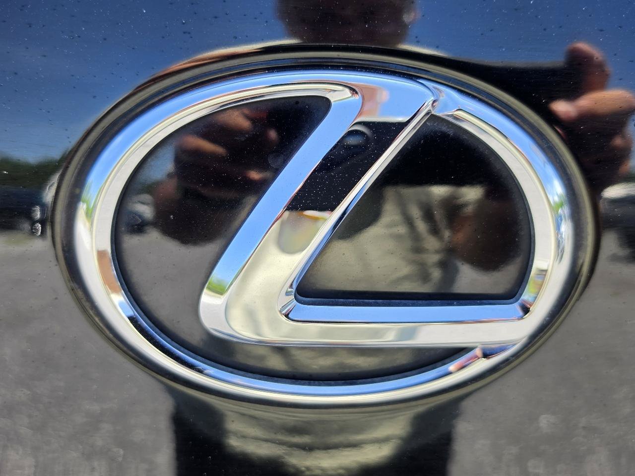 Used 2009 Lexus LX 570 4WD w/ Preferred Accessory Pkg image 26