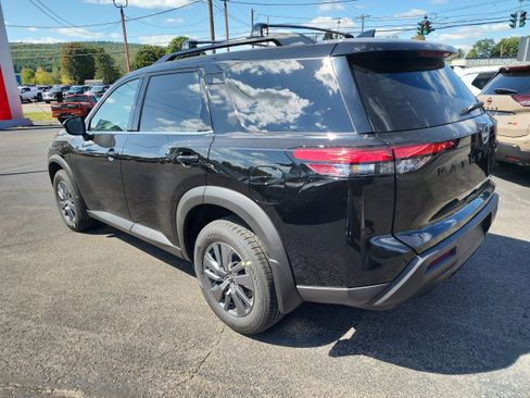 New 2025 Nissan Pathfinder SV w/ Black Appearance Package image 6