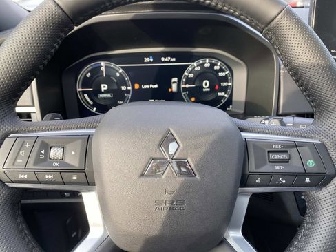 New 2025 Mitsubishi Outlander SEL Black Edition image 13