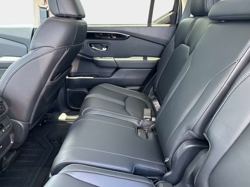 Used 2025 Honda Pilot EX-L image 13