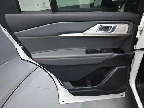 New 2026 Ford Explorer Active w/ Active Comfort Package image 8