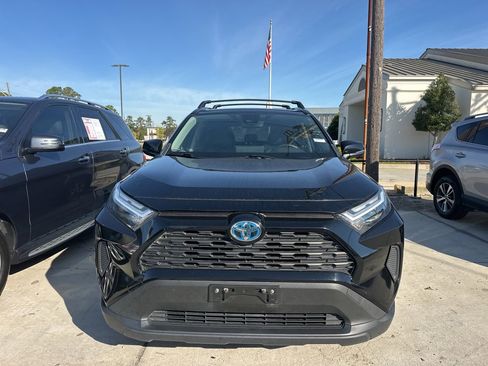 Used 2022 Toyota RAV4 XLE image 2
