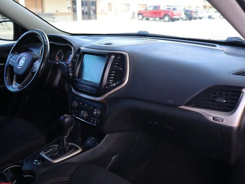 Used 2015 Jeep Cherokee Latitude w/ Comfort/Convenience Group FWD image 17