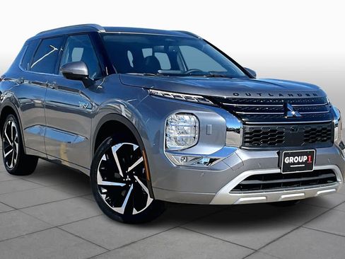 Used 2023 Mitsubishi Outlander SEL image 2