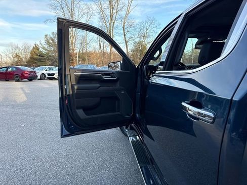 Used 2022 GMC Sierra 1500 SLT w/ SLT Convenience Package image 22