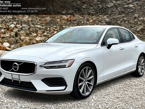 Used 2020 Volvo S60 T6 Momentum image 1