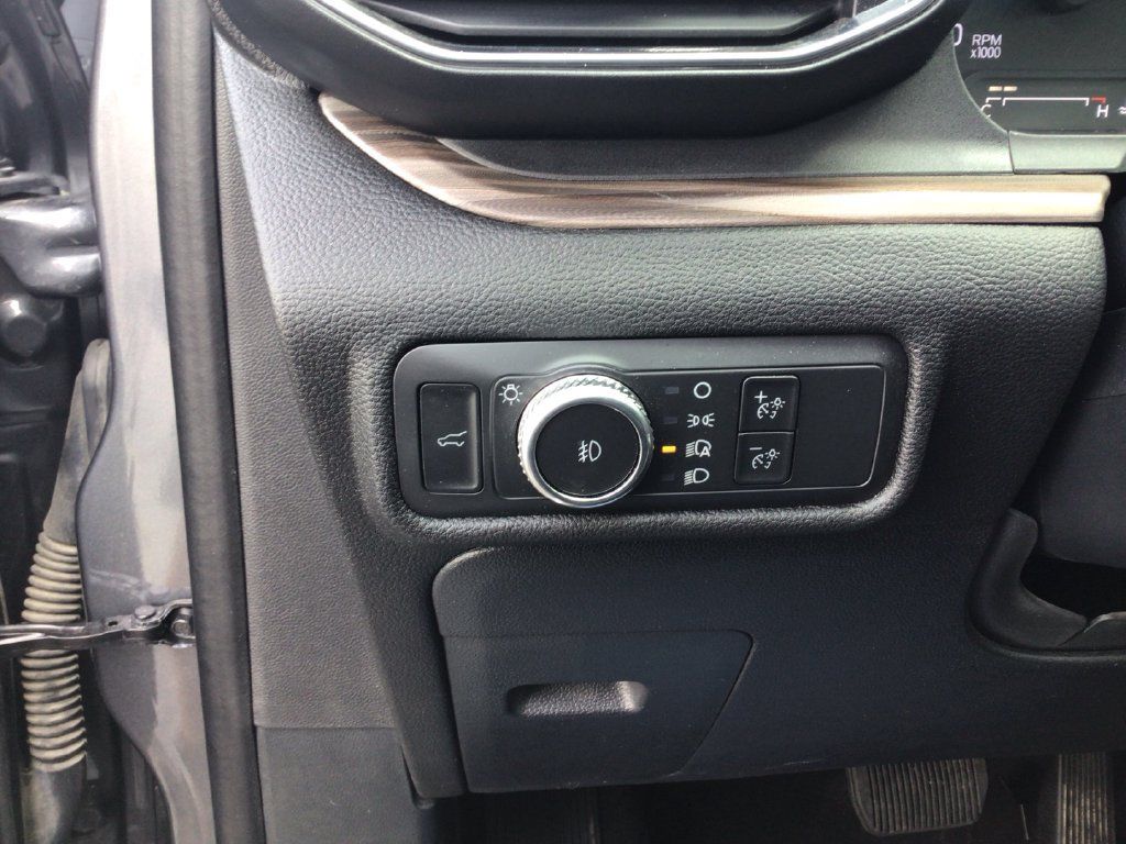 Used 2022 Ford Explorer Limited w/ Equipment Group 301A AWD/4WD image 18