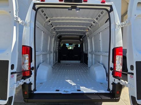 Used 2025 RAM ProMaster 2500 FWD image 21