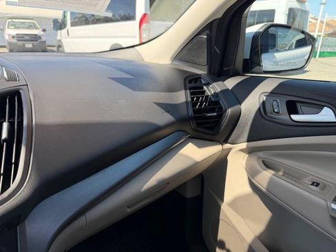 Used 2017 Ford Escape SE AWD/4WD image 31