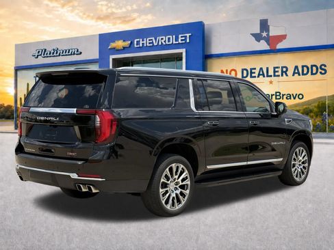 Used 2025 GMC Yukon XL Denali AWD/4WD image 7