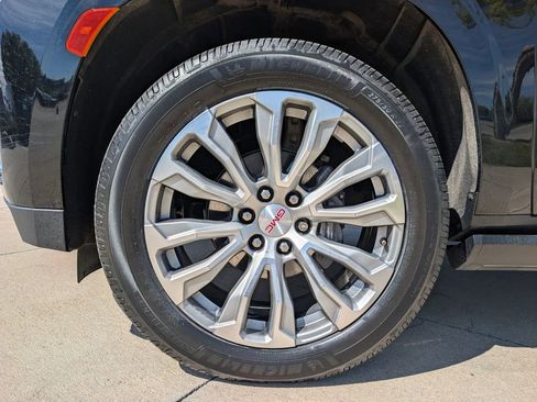 Used 2023 GMC Yukon XL Denali AWD/4WD image 12