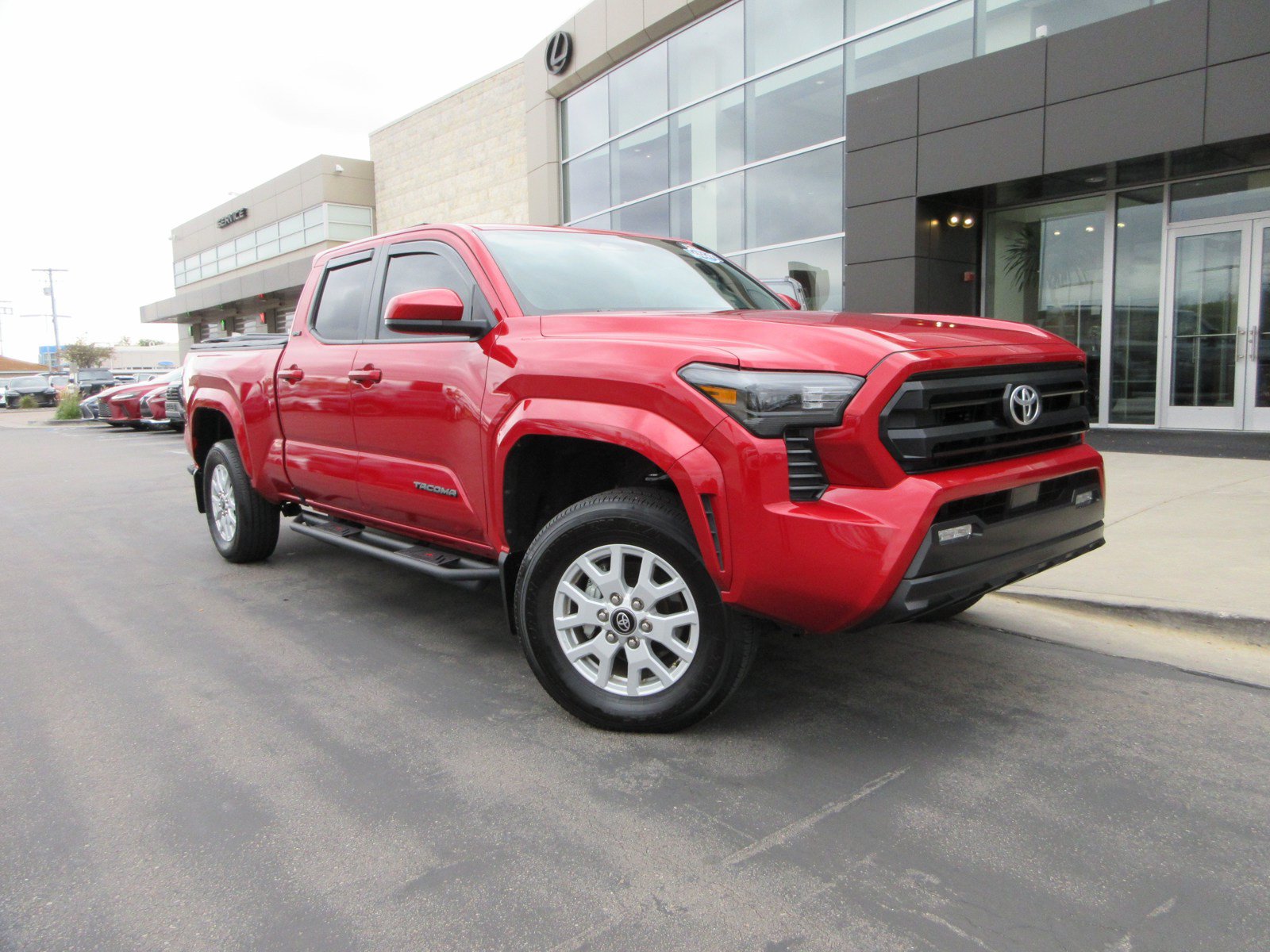 Used 2025 Toyota Tacoma SR5 AWD/4WD image 16