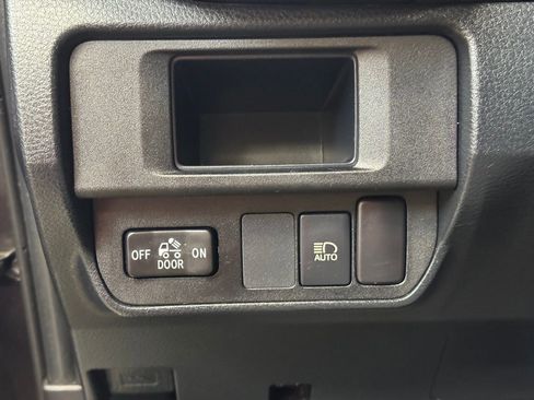 Used 2019 Toyota Tacoma SR w/ SR Convenience Package image 26