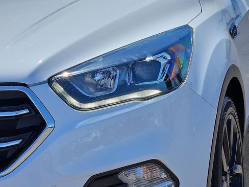 Used 2019 Ford Escape SE FWD image 19