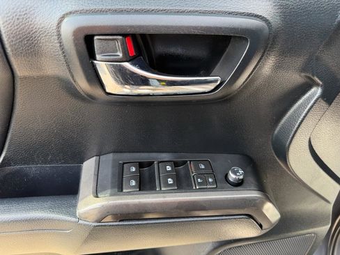 Used 2016 Toyota Tacoma TRD Sport w/ Towing Package image 22