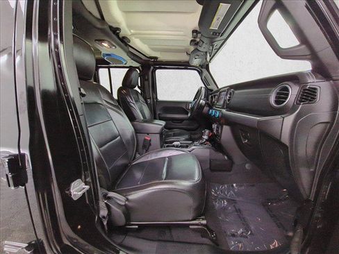 Used 2018 Jeep Wrangler Unlimited Sahara AWD/4WD image 22