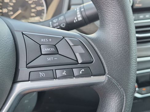 Used 2025 Nissan Altima 2.5 SV FWD image 19
