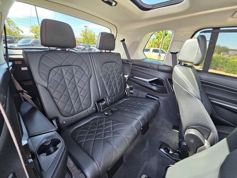 Used 2025 BMW X7 xDrive40i w/ Premium Package AWD/4WD image 44