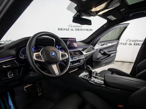 Used 2022 BMW 530e w/ Premium Package image 19