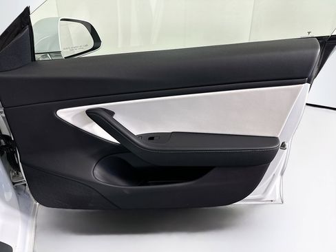 Used 2020 Tesla Model 3 Performance image 30