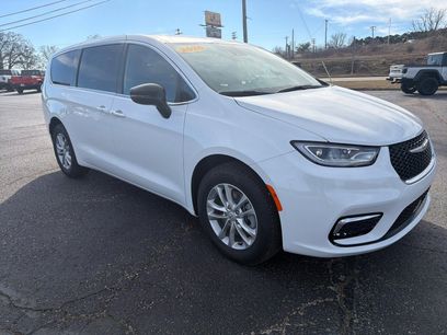 New 2026 Chrysler Pacifica Select