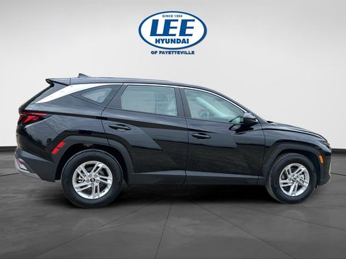Certified 2025 Hyundai Tucson SE image 6