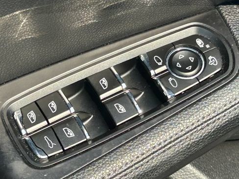 Used 2017 Porsche Macan AWD/4WD image 25