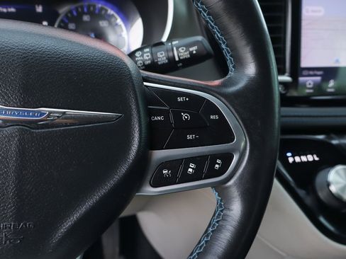 Used 2021 Chrysler Pacifica Touring-L w/ Uconnect Theater Family Group image 23