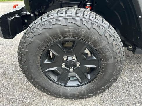 Certified 2021 Jeep Gladiator Mojave AWD/4WD image 33