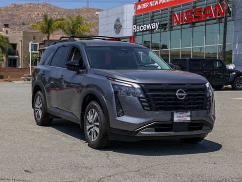 New 2026 Nissan Pathfinder SL FWD image 2