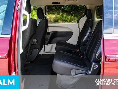 Used 2023 Chrysler Voyager LX FWD image 17