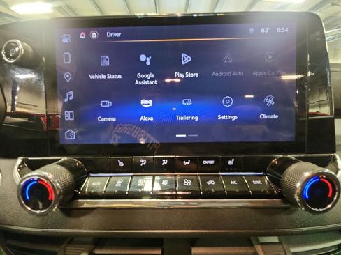 Certified 2025 Chevrolet Colorado Trail Boss w/ Midnight Edition AWD/4WD image 18