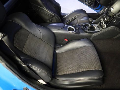 Used 2009 Nissan 370Z Touring w/ Sport Pkg image 13