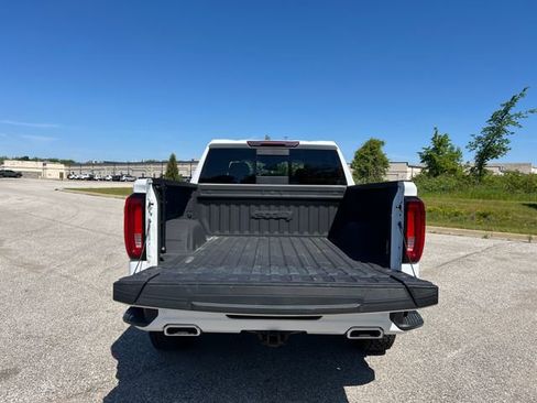 Used 2024 GMC Sierra 1500 AT4 w/ AT4 Premium Package AWD/4WD image 11
