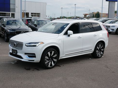 Used 2025 Volvo XC90 T8 Plus w/ Protection Package Premier AWD/4WD image 3