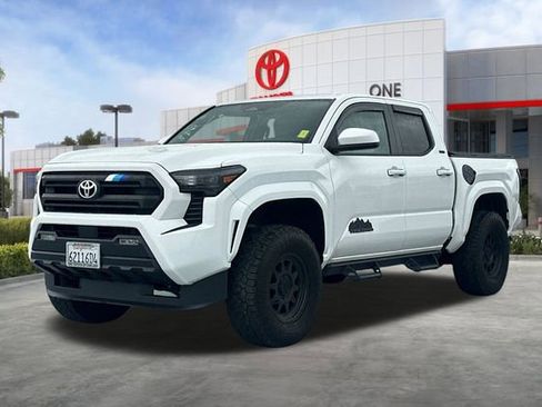 Certified 2024 Toyota Tacoma SR5 AWD/4WD image 3