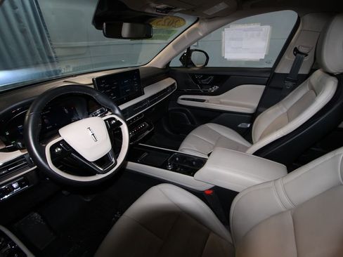 Used 2025 Lincoln Corsair Grand Touring w/ Towing Package image 2