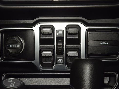 Used 2021 Jeep Wrangler Unlimited Sahara image 30