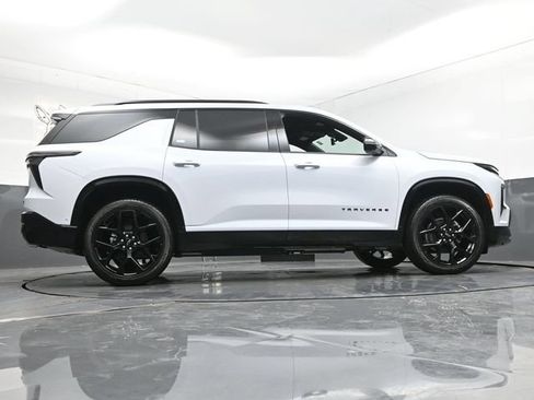 New 2026 Chevrolet Traverse RS w/ LPO, Floor Liner Package FWD image 32