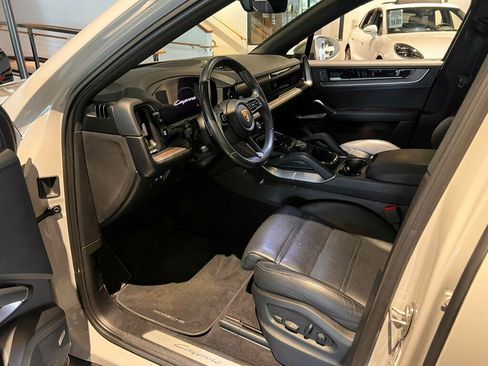 Used 2024 Porsche Cayenne Coupe AWD/4WD image 14